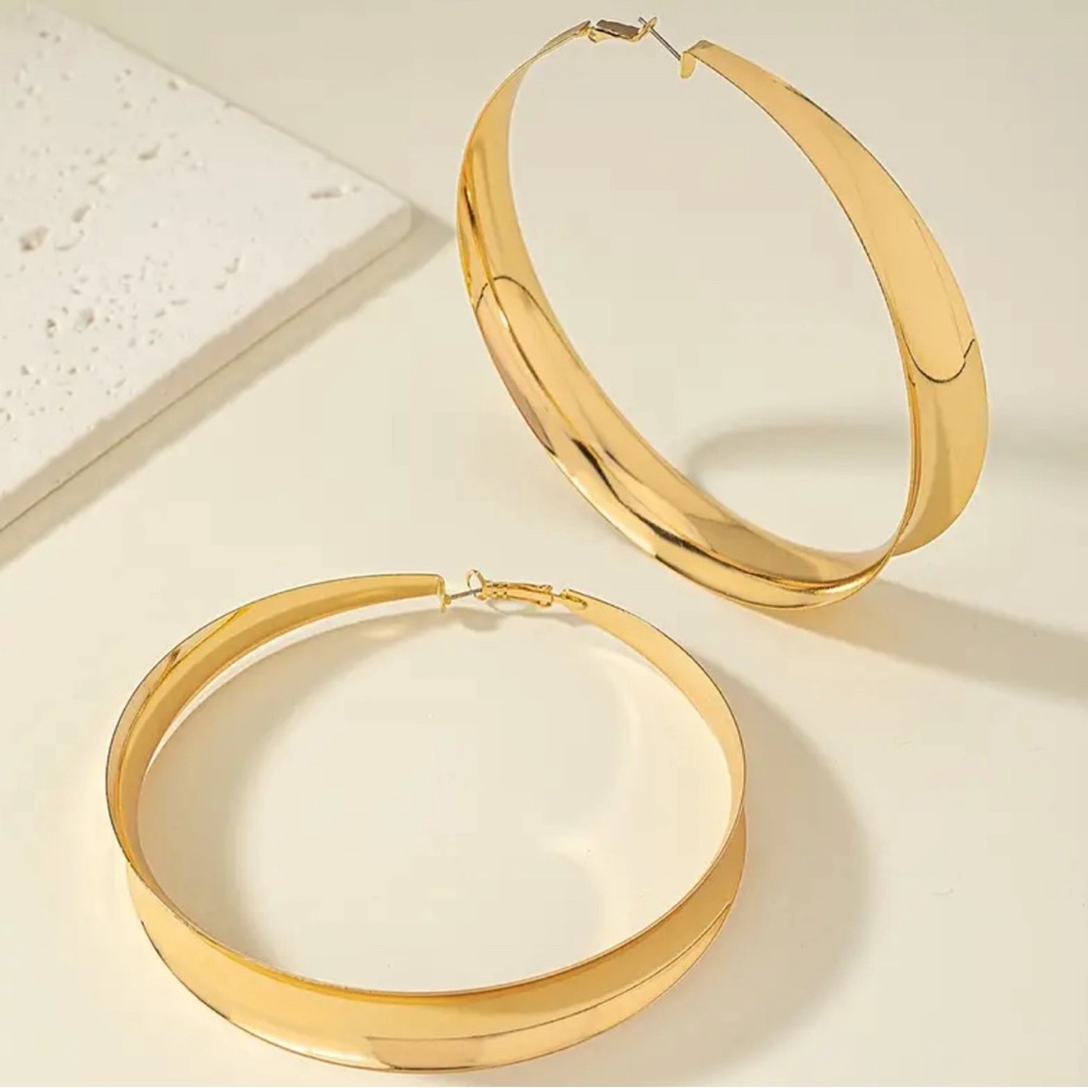 BOUTIQUE Gorgeous Large Gold Hoop Earrings 3.4” - Picture 3 of 4